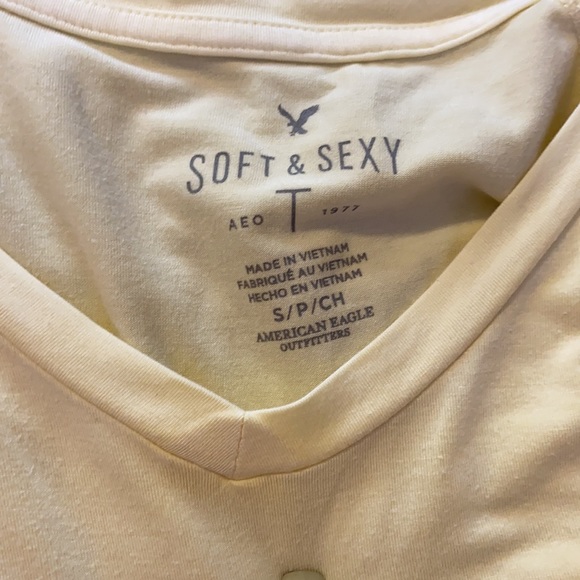 American eagle soft and sexy yellow t-shirt - Picture 2 of 2